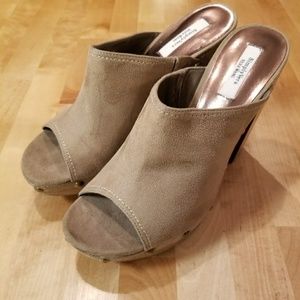 SIMPLY VERA WANG Mules Seventies Retro  Size 9